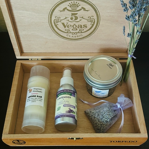 🪻Oregon Farms All Natural Lavender 5 Piece Handmade Gift Set - Picture 2 of 15